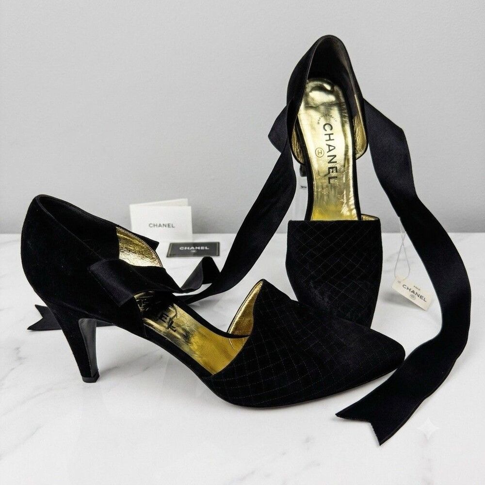 Vintage CHANEL Black Quilted Suede Ribbon Ankle Wrap Pumps 38.5/7.5 Gold Insole